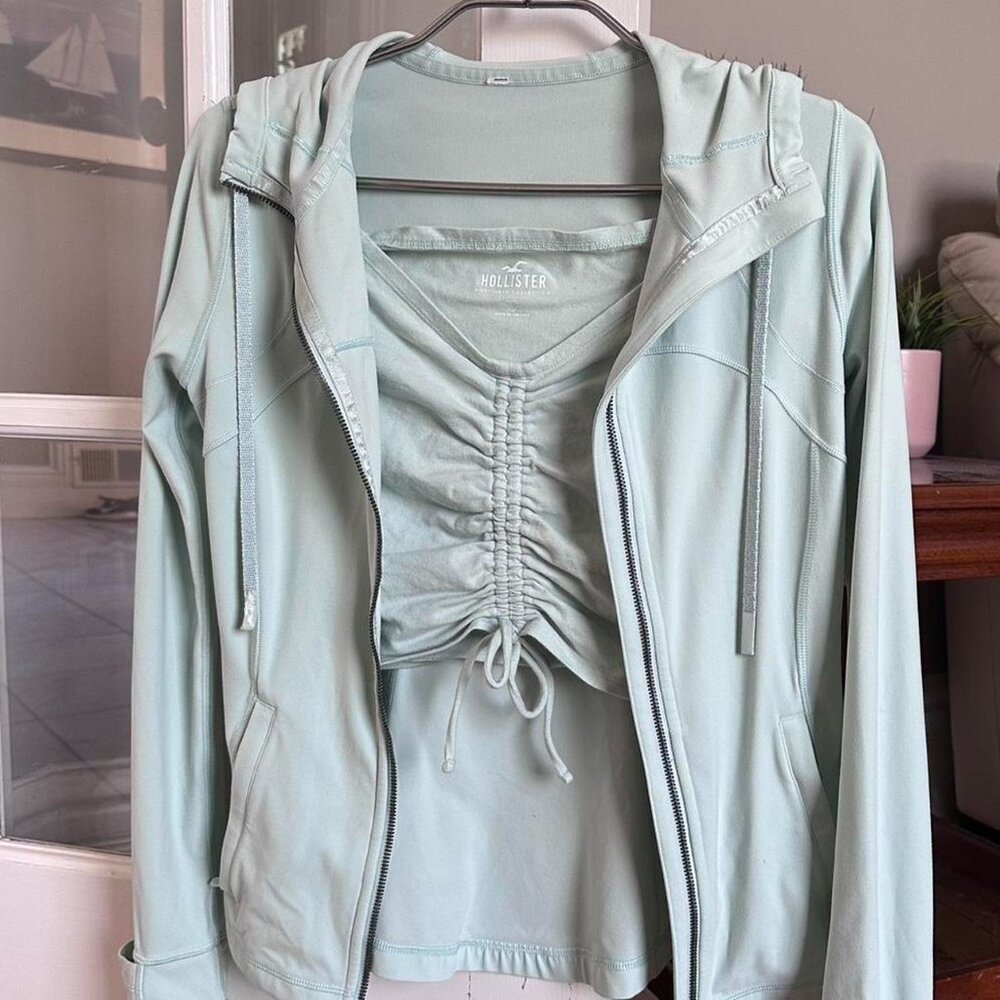 Mint Hollister off-shoulder top